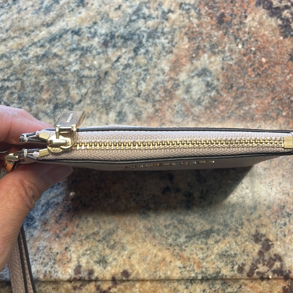 Michael Kors card holder Cream/Almost Pinkish Color - Picture 5 of 6